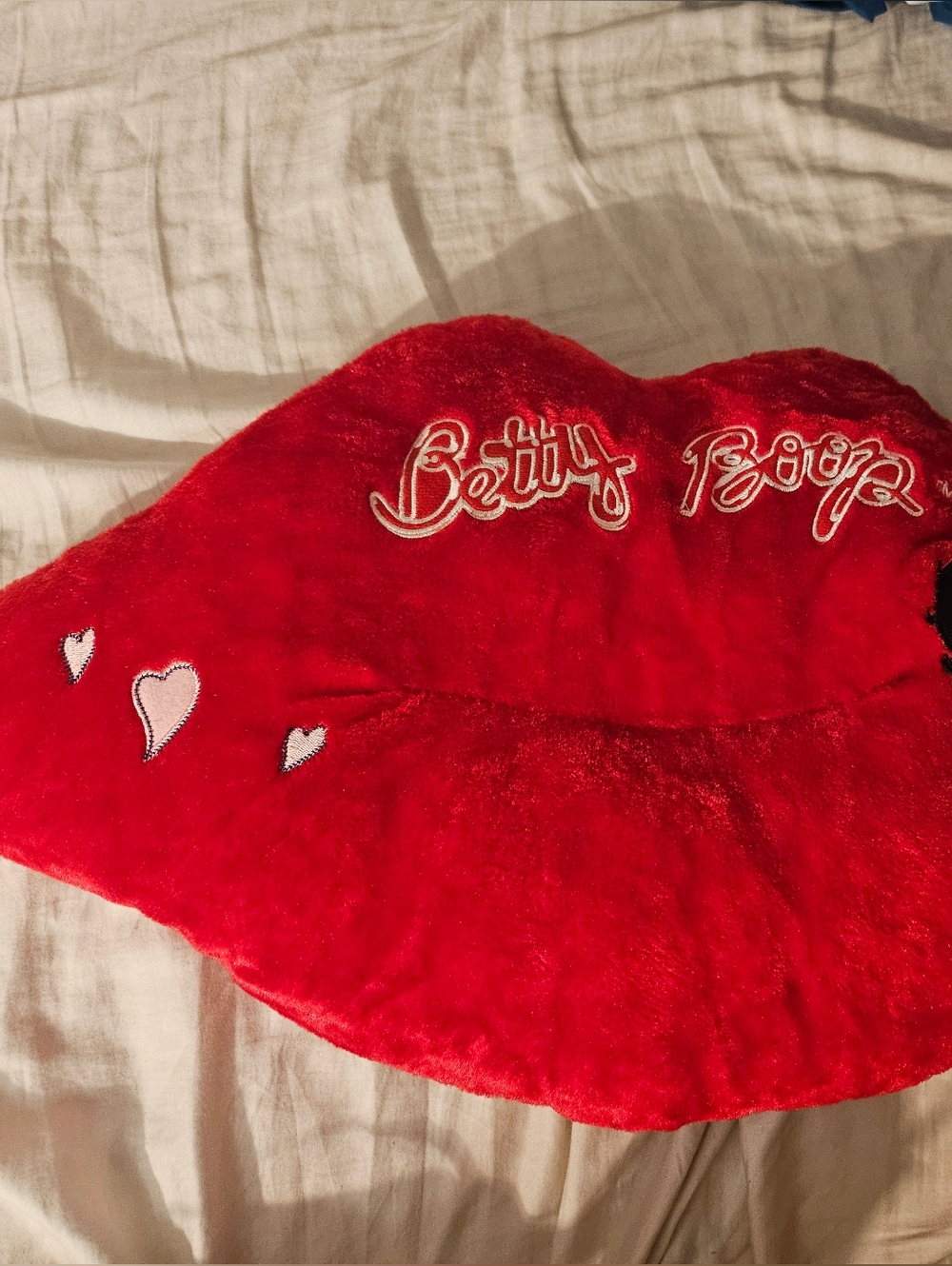 Betty Boop red lips plush pillow Universal Studios large valentine decor